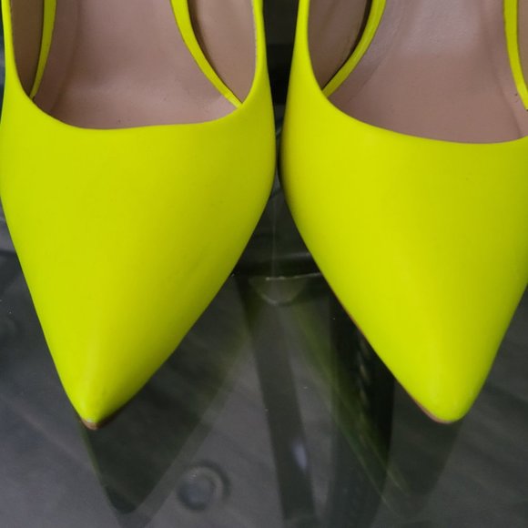 Steve Madden Neon Yellow (Citron) Pumps - Picture 7 of 8